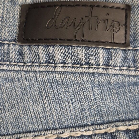 Daytrip Jeans 29 R Leo Bootcut Distressed Embroidered Back Flap Pockets - Picture 7 of 9